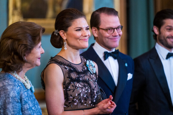 La princesse Victoria de Suède, La reine Silvia de Suède, Le prince Daniel de Suède, lors du dîner de gala annuel "Sverigemiddagen (dîner suédois)", suivi d'un concert dans la salle Rikssalen du palais royal à Stockholm, le 20 janvier 2023.