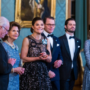 La princesse Victoria de Suède, Le roi Carl XVI Gustav de Suède, La reine Silvia de Suède, Le prince Daniel de Suède, La princesse Sofia (Hellqvist) de Suède, Le prince Carl Philip de Suède, lors du dîner de gala annuel "Sverigemiddagen (dîner suédois)", suivi d'un concert dans la salle Rikssalen du palais royal à Stockholm, le 20 janvier 2023.