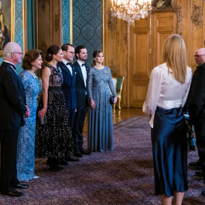 La princesse Victoria de Suède, Le roi Carl XVI Gustav de Suède, La reine Silvia de Suède, Le prince Daniel de Suède, La princesse Sofia (Hellqvist) de Suède, Le prince Carl Philip de Suède, lors du dîner de gala annuel "Sverigemiddagen (dîner suédois)", suivi d'un concert dans la salle Rikssalen du palais royal à Stockholm, le 20 janvier 2023.