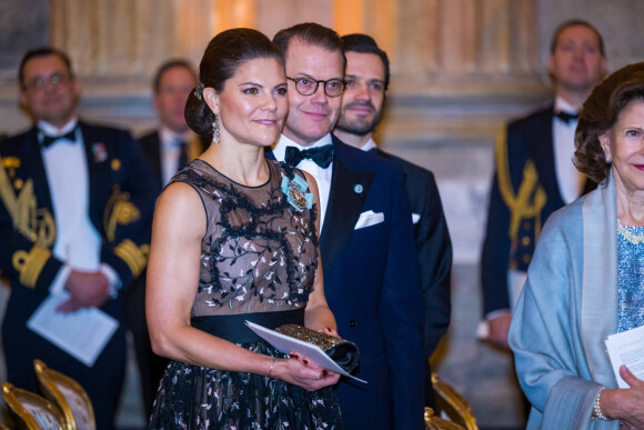La princesse Victoria de Suède, Le prince Carl Philip de Suède, Le prince Daniel de Suède, lors du dîner de gala annuel "Sverigemiddagen (dîner suédois)", suivi d'un concert dans la salle Rikssalen du palais royal à Stockholm, le 20 janvier 2023.