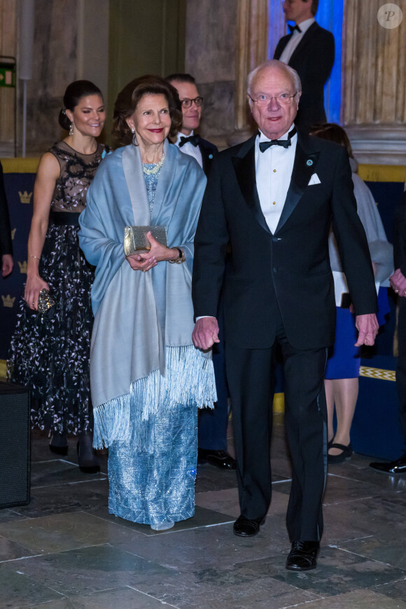 La reine Silvia de Suède, Le roi Carl XVI Gustav de Suède, lors du dîner de gala annuel "Sverigemiddagen (dîner suédois)", suivi d'un concert dans la salle Rikssalen du palais royal à Stockholm, le 20 janvier 2023.