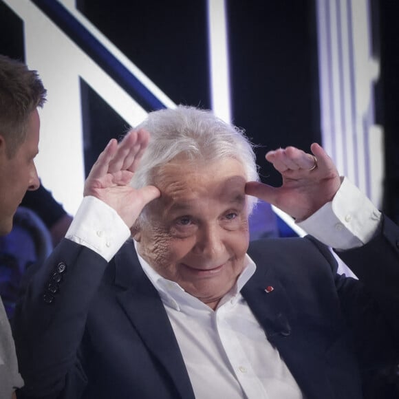 Exclusif - Michel Sardou sur le plateau de l'émission Touche pas à mon poste (TPMP) présentée en direct par C.Hanouna et diffusée sur C8 le 29 août 2022. © Jack Tribeca / Bestimage 