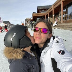 Jesta Hillmann avec son fils Juliann au ski