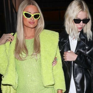 Paris Hilton et Ashley Benson se rendent à la fête d'anniversaire de Cade Hudson à Santa Monica le 8 janvier 2023.