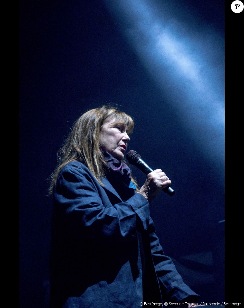 Jane Birkin sur scène aux "Vendanges musicales" à Charnay (69), France le 16 Septembre 2022. © Sandrine Thesillat / Panoramic / Bestimage