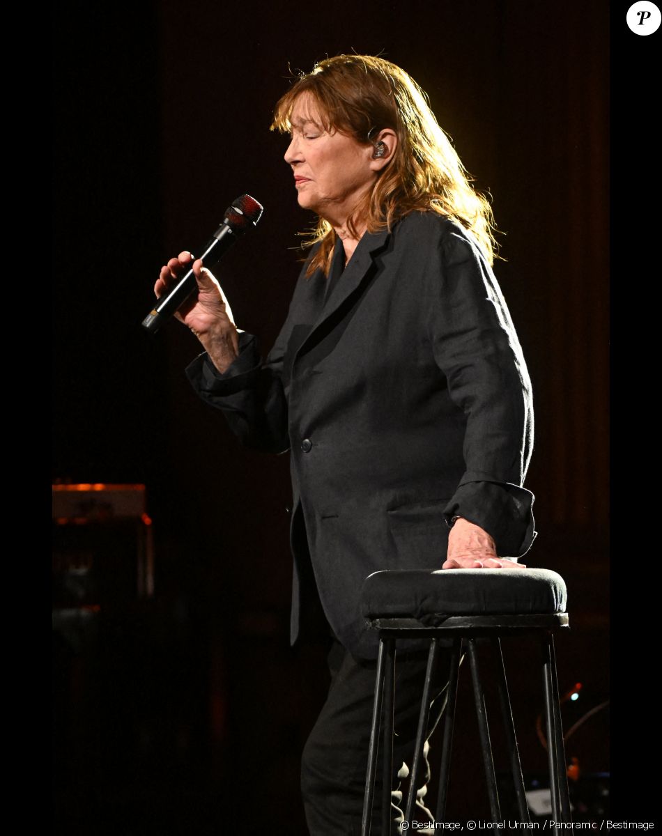 Jane Birkin - Le Festival Fnac Live Paris en partenariat avec la Ville de Paris reprend ses quartiers d'été en plein coeur de la capitale. Co-organisé par la Fnac et la Ville de Paris, le festival revient enfin dans sa forme originelle du 29 juin au 1er juillet. Pour sa 11e édition, cet événement unique et singulier au coeur de Paris proposera sur ses 3 soirées 29 concerts gratuits sur le Parvis de l'Hotel de Ville ainsi que dans ses Salons. Le 30 juin 2022 © Lionel Urman / Panoramic / Bestimage
