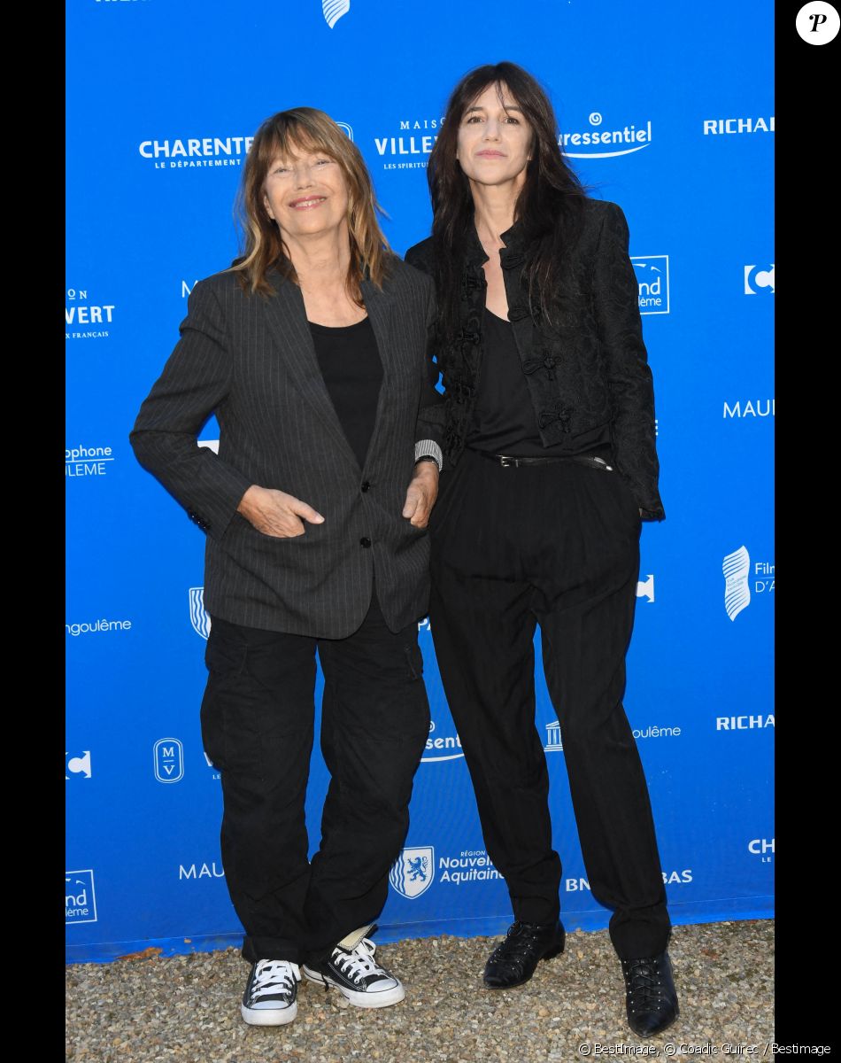Jane Birkin et sa fille Charlotte Gainsbourg - Photocall du film "Jane par Charlotte" lors du 14ème Festival du Film Francophone d'Angoulême. Le 27 août 2021 © Coadic Guirec / Bestimage