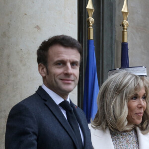 Le président français Emmanuel Macron, accompagné de la première dame, Brigitte Macron, reçoit son homologue de la République de la Côte d'Ivoire Alassane Ouattara et son épouse Dominique pour un déjeuner de travail au palais de l'Elysée, à Paris, le 25 janvier 2023. © Stéphane Lemouton / Bestimage 