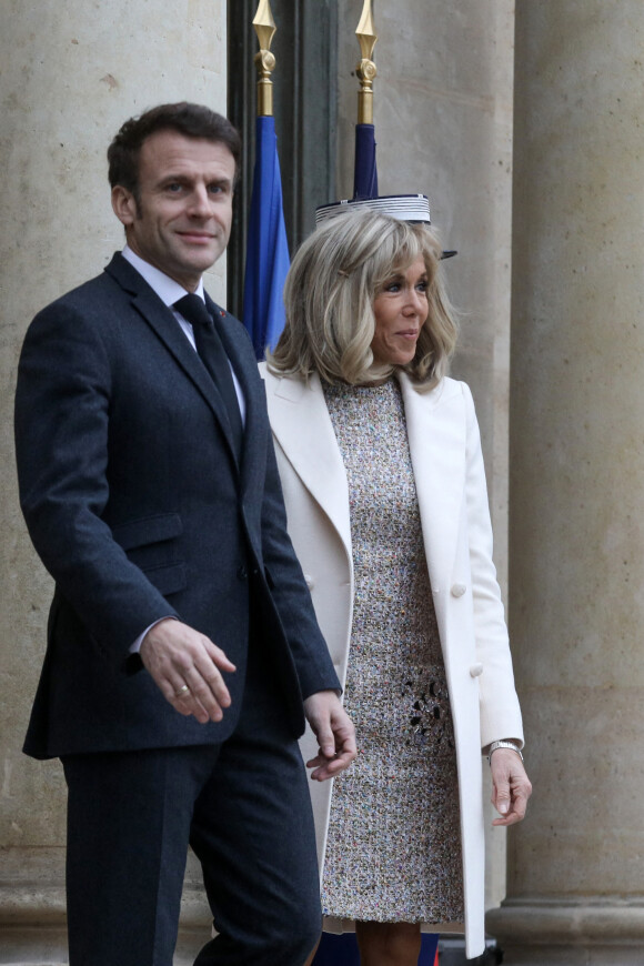 Le président français Emmanuel Macron, accompagné de la première dame, Brigitte Macron, reçoit son homologue de la République de la Côte d'Ivoire Alassane Ouattara et son épouse Dominique pour un déjeuner de travail au palais de l'Elysée, à Paris, le 25 janvier 2023. © Stéphane Lemouton / Bestimage 