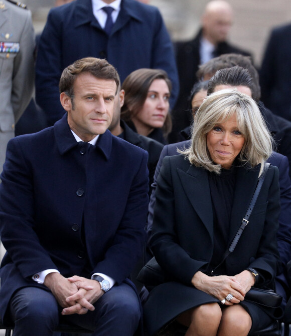 Emmanuel et Brigitte Macron - Cérémonie d'hommage national rendu à Monsieur Pierre Soulages dans la cour carrée du Louvre à Paris. Le 2 novembre 2022 © Dominique Jacovides / Bestimage 