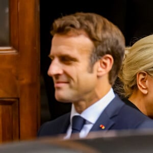 Le président de la République française, Emmanuel Macron et sa femme la Première Dame, Brigitte Macron à la sortie de l'audience avec sa Sainteté le Pape au Vatican, le 24 octobre 2022. © Dominique Jacovides/Bestimage 