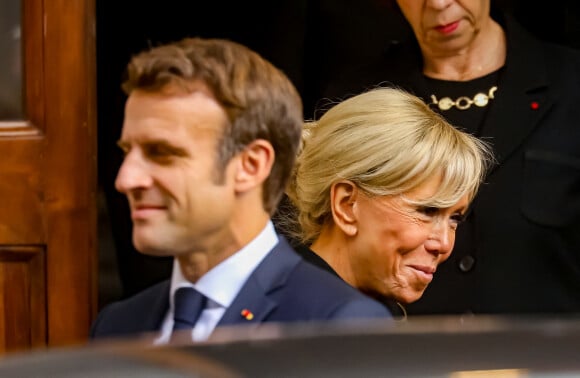 Le président de la République française, Emmanuel Macron et sa femme la Première Dame, Brigitte Macron à la sortie de l'audience avec sa Sainteté le Pape au Vatican, le 24 octobre 2022. © Dominique Jacovides/Bestimage 