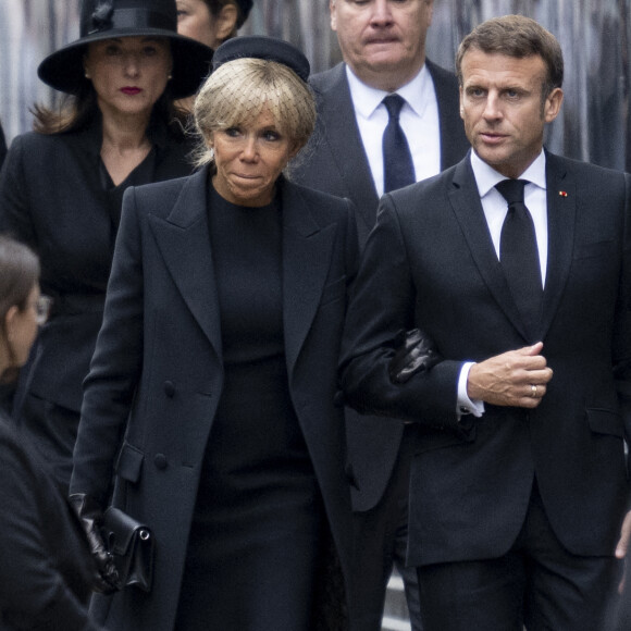 Le président Emmanuel Macron et la première dame Brigitte - Arrivées au service funéraire à l'Abbaye de Westminster pour les funérailles d'Etat de la reine Elizabeth II d'Angleterre. Le sermon est délivré par l'archevêque de Canterbury Justin Welby (chef spirituel de l'Eglise anglicane) au côté du doyen de Westminster David Hoyle. Londres, le 19 septembre 2022. 