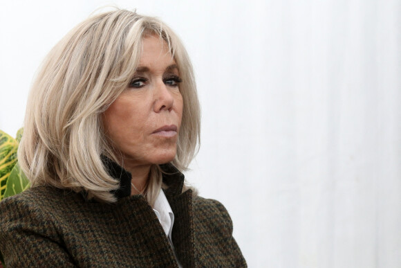 Brigitte Macron - Le président français Emmanuel Macron, accompagné de la première dame Brigitte Macron, visitent le petit théâtre à l'italienne de Guéret, avec les élus et acteurs locaux de la culture, le 16 septembre 2022. A cette occasion, le couple présidentiel a assisté à un extrait de MacBeth, aux côtés de la ministre de la Culture R.Abdul-Malak. S.Bern a souligné la "richesse patrimoniale" de ce théâtre. © Stéphane Lemouton/Bestimage 