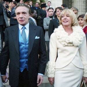 Archives - Ivana Gobbi, Michel Sardou et son ex-femme Élisabeth Haas (Babette) - Mariage de Romain Sardou et Francesca Gobbi en l'église La Madeleine à Paris. Le 16 octobre 1999 © Jean-Claude Woestelenadt / Bestimage