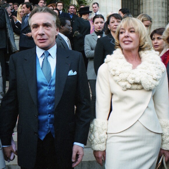 Archives - Ivana Gobbi, Michel Sardou et son ex-femme Élisabeth Haas (Babette) - Mariage de Romain Sardou et Francesca Gobbi en l'église La Madeleine à Paris. Le 16 octobre 1999 © Jean-Claude Woestelenadt / Bestimage