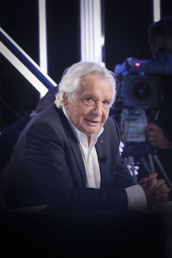 Exclusif - Michel Sardou sur le plateau de l'émission Touche pas à mon poste (TPMP) © Jack Tribeca / Bestimage