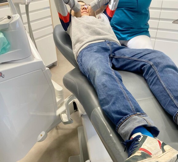 Le petit Tom chez le dentiste.