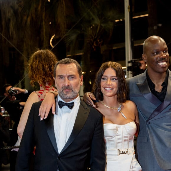 Gilles Lellouche, Adèle Exarchopoulos et Jean-Pascal Zadi - Montée des marches du film "Fumer Fait Tousser" lors du 75e Festival de Cannes. Le 21 mai 2022. © Cyril Moreau / Bestimage