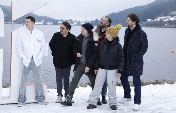 Finnegan Oldfield, Catherine Ringer, Alex Lutz, Sébastien Marnier, Pierre Deladonchamps et Pierre Rochefort - Photocall du jury du 30e Festival international du film fantastique de Gérardmer, le 26 janvier 2023. © Denis Guignebourg / Bestimage