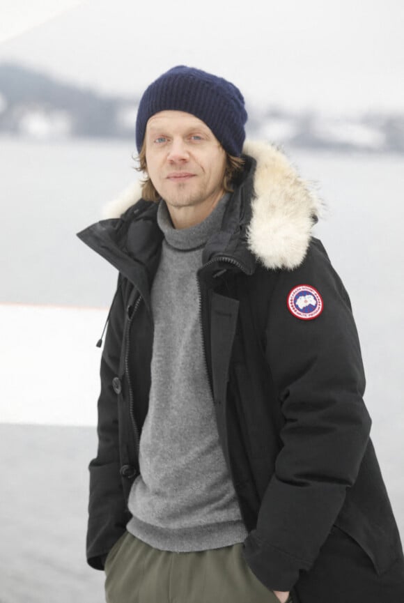 Alex Lutz - Photocall du jury du 30e Festival international du film fantastique de Gérardmer, le 26 janvier 2023. © Denis Guignebourg / Bestimage