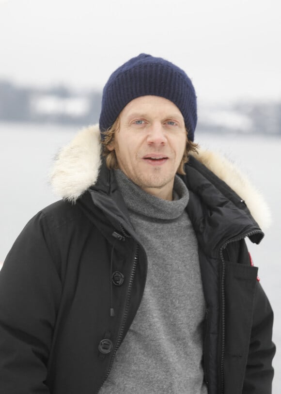 Alex Lutz - Photocall du jury du 30e Festival international du film fantastique de Gérardmer, le 26 janvier 2023. © Denis Guignebourg / Bestimage