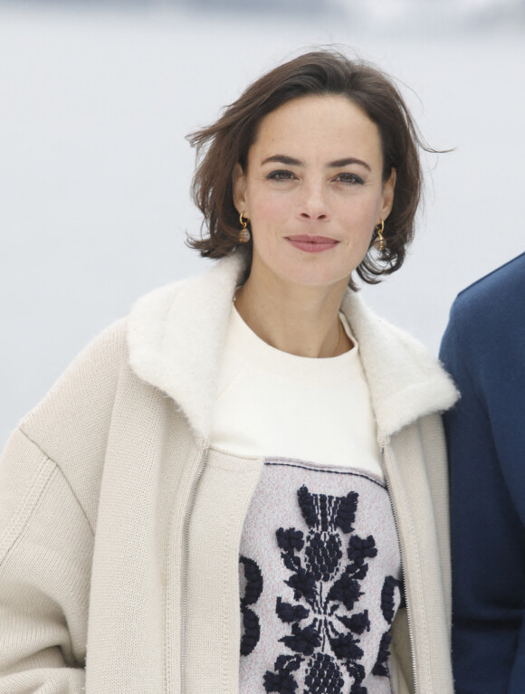 Bérénice Bejo - Photocall du jury du 30e Festival international du film fantastique de Gérardmer, le 26 janvier 2023. © Denis Guignebourg / Bestimage