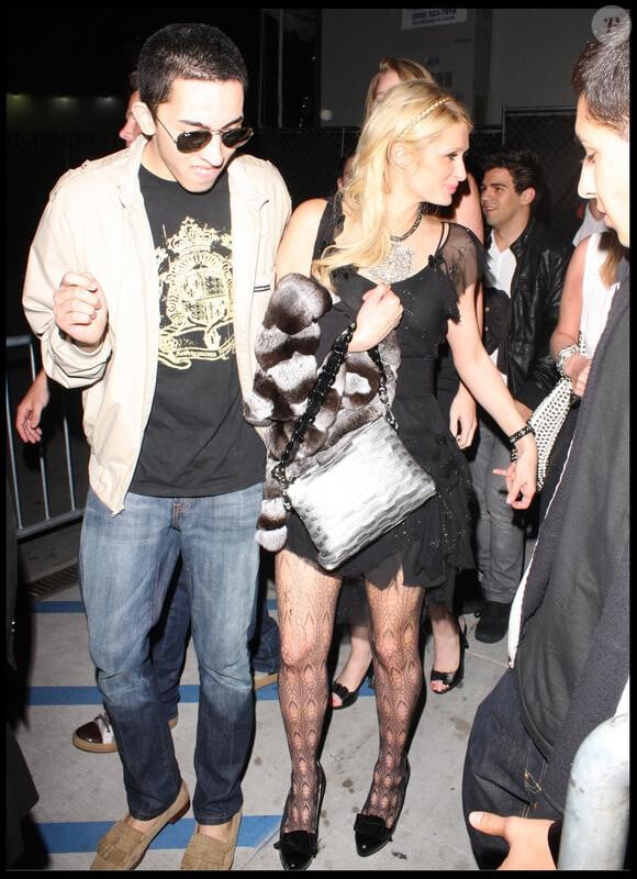 Paris Hilton sortant du nightclub HWood à Hollywood, le 17 février 2010