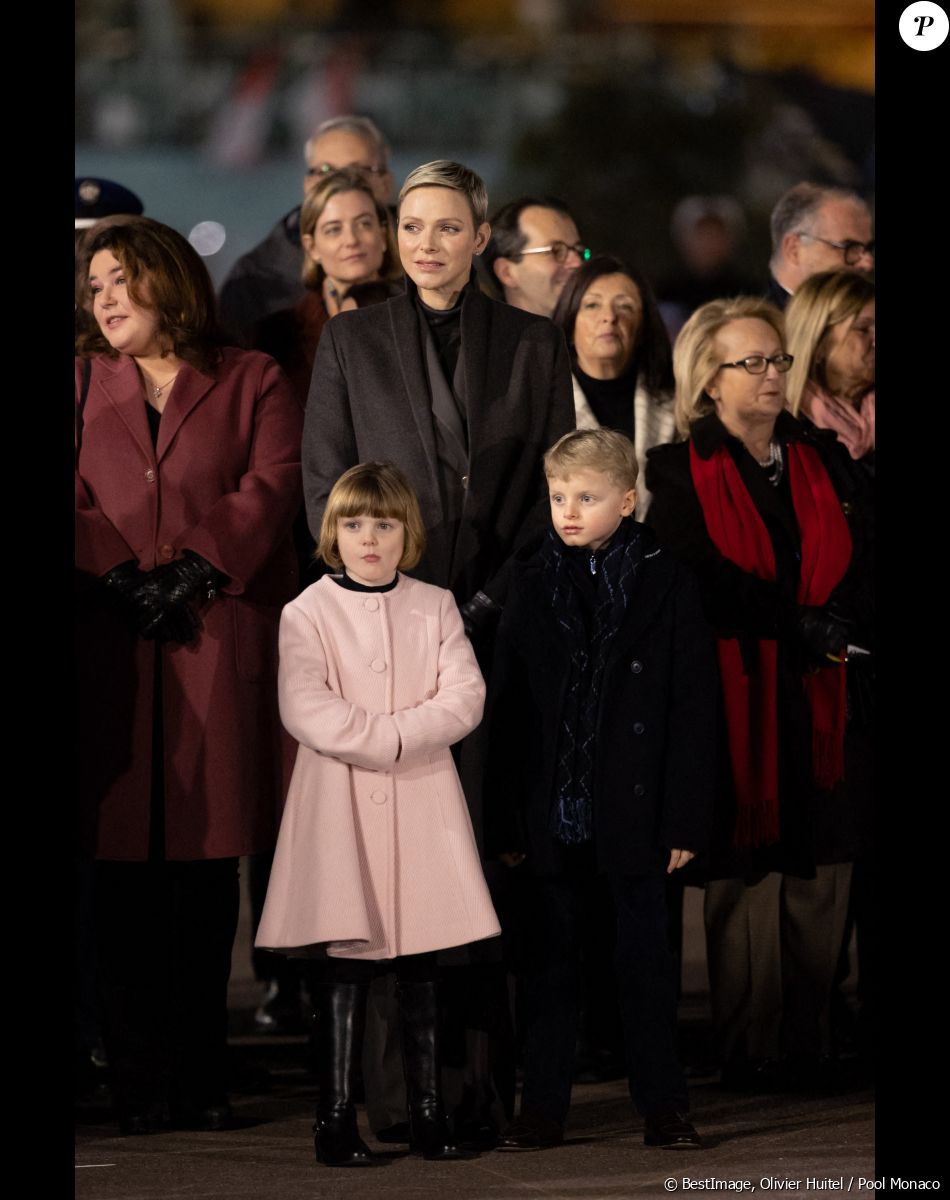 La princesse Charlène de Monaco avec ses jumeaux Jacques et Gabriella - La famille princière de Monaco participe à l'embrasement de la barque lors des célébrations de la Sainte-Dévote sur le quai Albert 1er à Monaco le 26 janvier 2023. © Olivier Huitel / Pool Monaco / Bestimage