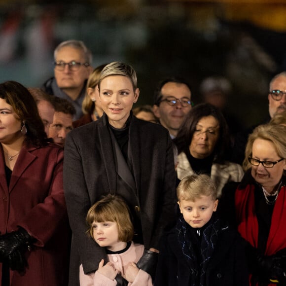 La princesse Charlène de Monaco avec ses jumeaux Jacques et Gabriella - La famille princière de Monaco participe à l'embrasement de la barque lors des célébrations de la Sainte-Dévote sur le quai Albert 1er à Monaco le 26 janvier 2023. © Olivier Huitel / Pool Monaco / Bestimage