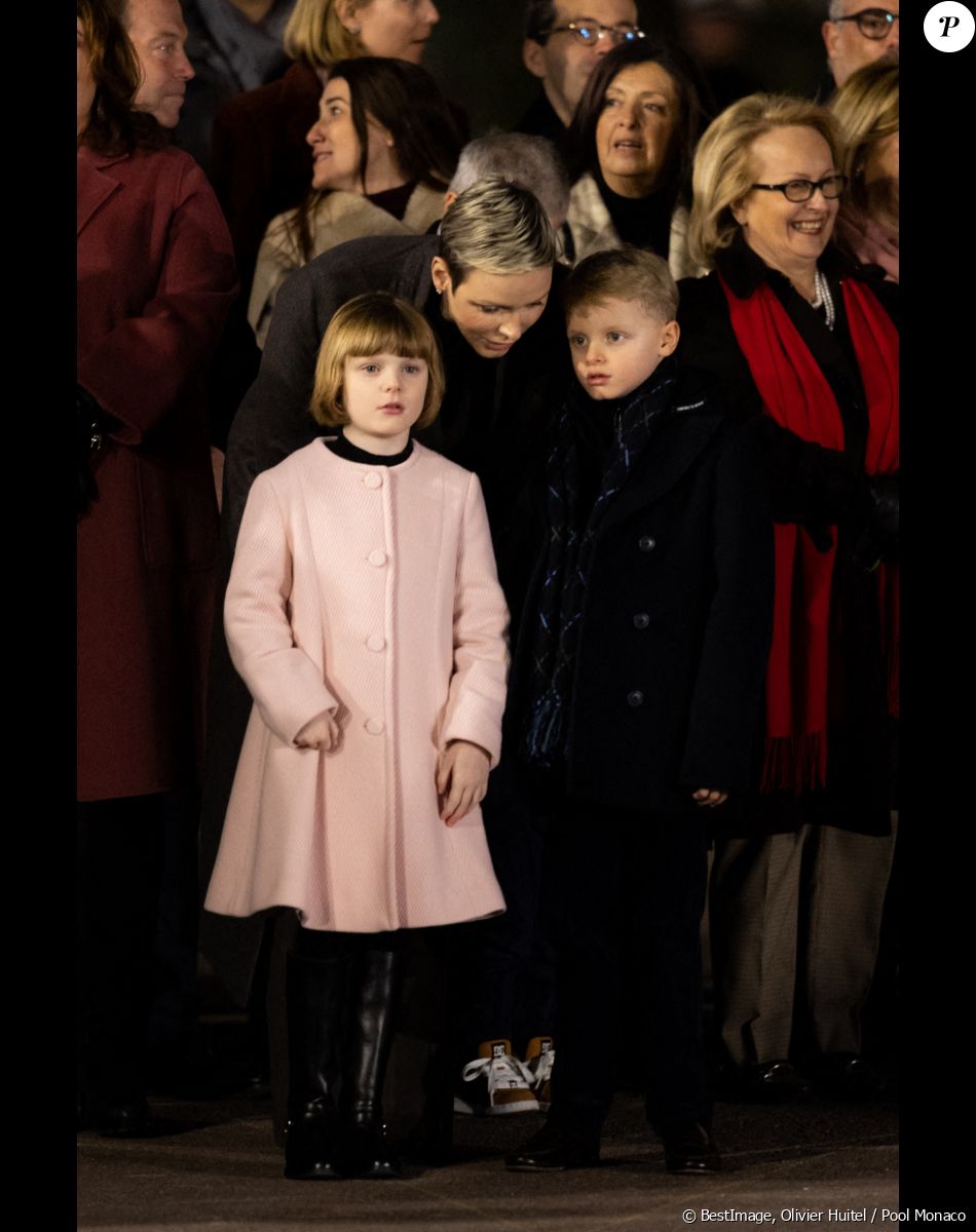 La princesse Charlène de Monaco avec ses jumeaux Jacques et Gabriella - La famille princière de Monaco participe à l'embrasement de la barque lors des célébrations de la Sainte-Dévote sur le quai Albert 1er à Monaco le 26 janvier 2023. © Olivier Huitel / Pool Monaco / Bestimage