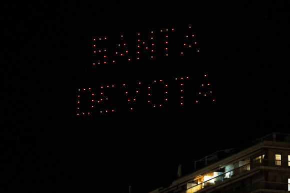 Le spectacle de drones - La famille princière de Monaco participe à l'embrasement de la barque lors des célébrations de la Sainte-Dévote sur le quai Albert 1er à Monaco le 26 janvier 2023. ©  / Bestimage