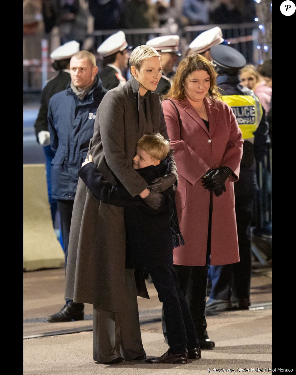 La princesse Charlène de Monaco avec ses jumeaux Jacques et Gabriella - La famille princière de Monaco participe à l'embrasement de la barque lors des célébrations de la Sainte-Dévote sur le quai Albert 1er à Monaco le 26 janvier 2023. © Olivier Huitel / Pool Monaco / Bestimage