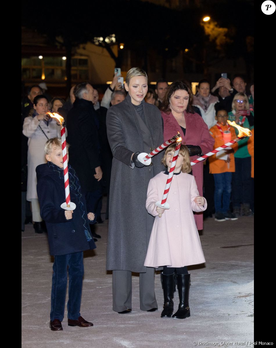 La princesse Charlène de Monaco avec ses jumeaux Jacques et Gabriella - La famille princière de Monaco participe à l'embrasement de la barque lors des célébrations de la Sainte-Dévote sur le quai Albert 1er à Monaco le 26 janvier 2023. © Olivier Huitel / Pool Monaco / Bestimage