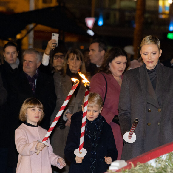 La princesse Charlène de Monaco avec ses jumeaux Jacques et Gabriella - La famille princière de Monaco participe à l'embrasement de la barque lors des célébrations de la Sainte-Dévote sur le quai Albert 1er à Monaco le 26 janvier 2023. © Olivier Huitel / Pool Monaco / Bestimage