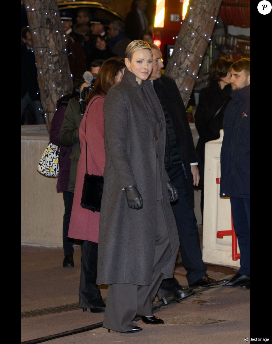 No Tabloïds - La princesse Charlene de Monaco - La famille princière de Monaco participe à l'embrasement de la barque lors des célébrations de la Sainte-Dévote sur le quai Albert 1er à Monaco le 26 janvier 2023. © Olivier Huitel / Pool Monaco / Bestimage --- No Tabloïds --- H.S.H. Princess Charlene of Monaco attend the traditional burning of a sailboat on January 26th, as part of the Sainte-Dévote celebrations in Monaco.