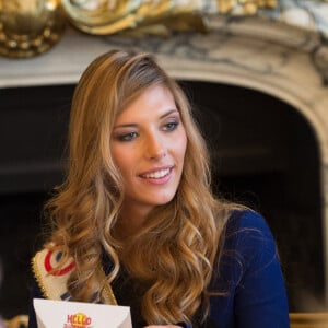 Semi-Exclusif - Camille Cerf (Miss France 2015 ) - Anniversaire surprise ( 20 ans) de Miss France 2015, Camille Cerf et de sa soeur jumelle Mathilde au Shangri-La Hotel Paris. Le 9 Décembre 2014.