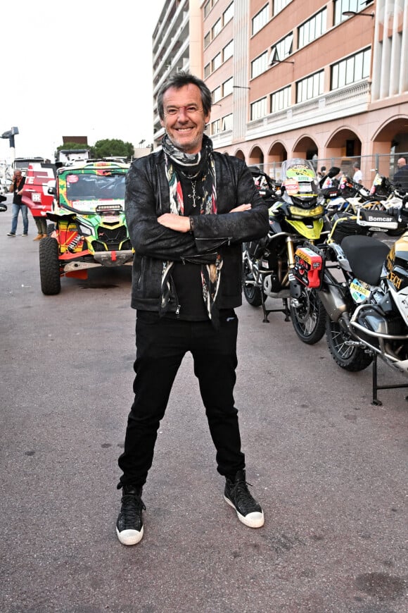 Jean Luc Reichmann, le parrain de la 14ème édition de l'Africa Eco Race, avant le départ du Rallye le 15 octobre 2022, sur le Quai Antoine 1er face au Star's N Bar à Monaco. © Bruno Bebert/Bestimage