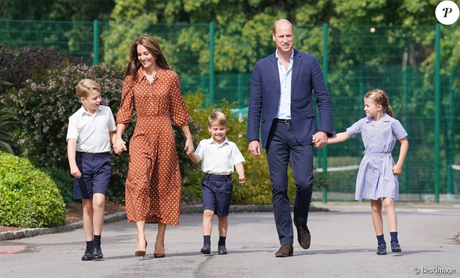Le prince William, duc de Cambridge et Catherine Kate Middleton, duchesse de Cambridge accompagnent leurs enfants George, Charlotte et Louis à l&#039;école Lambrook le 7 septembre 2022.   