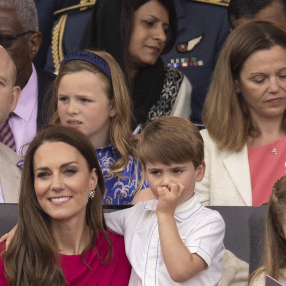 Catherine (Kate) Middleton, duchesse de Cambridge, Le prince Louis de Cambridge, La princesse Charlotte de Cambridge, Mike Tindall, sa fille Mia Grace - Jubilé de platine de la reine Elisabeth II d'Angleterre à Bukingham Palace à Londres, le 5 juin 2022. 