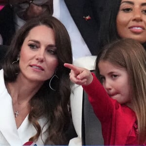 Kate Catherine Middleton, duchesse de Cambridge, et la princesse Charlotte - La famille royale d'Angleterre au concert du jubilé de platine de la reine d'Angleterre au palais de Buckingham à Londres. Le 4 juin 2022 