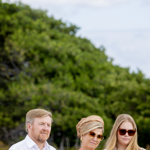 Le roi Willem-Alexander, la reine Maxima et la princesse Catharina-Amalia des Pays-Bas visitent les anciennes huttes d'esclaves "Witte Pan" à Bonaire, Antilles néerlandaises, Pays-Bas, le 28 janvier 2023.. Cette visite s'inscrit dans le cadre du voyage de la famille royale dans les Caraïbes néerlandaises. 