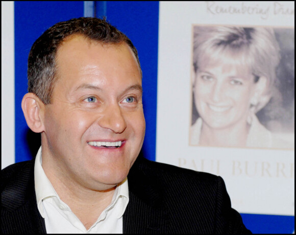 Paul Burrell dédicace son livre sur la princesse Diana chez WH Smith à Milton Keynes le 30 octobre 2006