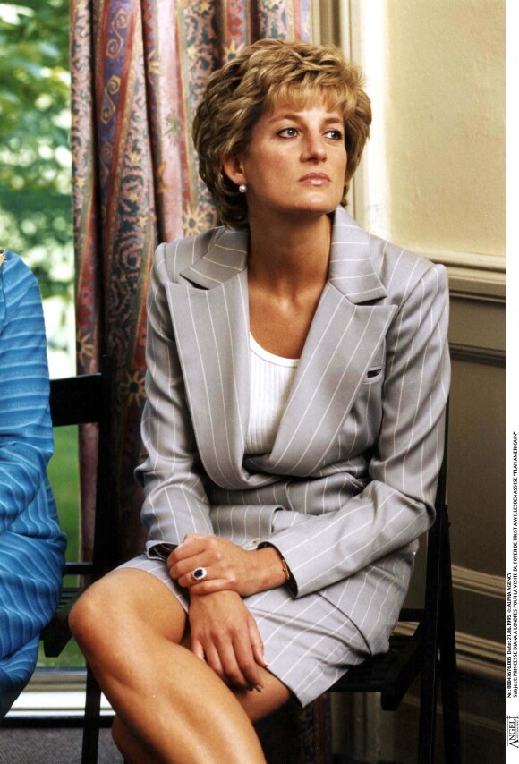 Lady Diana pour la visite du foyer de Trust à Willesden le 21 juin 1995
