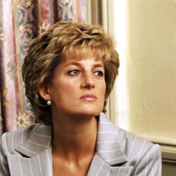 Lady Diana pour la visite du foyer de Trust à Willesden le 21 juin 1995