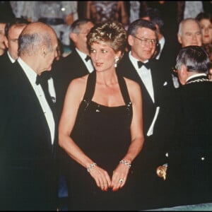 Valery Giscard d'Estaing et Diana lors d'un gala au château de Versailles