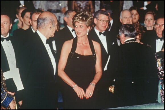 Valery Giscard d'Estaing et Diana lors d'un gala au château de Versailles