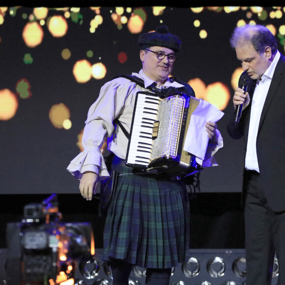 Patrick Pelloux, Raphaël Mezrahi - 9ème édition de "La nuit de la déprime" aux Folies Bergère à Paris le 30 janvier 2023. © Alain Guizard/Bestimage 