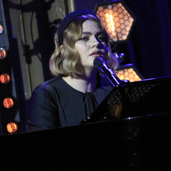 Louane - 9ème édition de "La nuit de la déprime" aux Folies Bergère à Paris le 30 janvier 2023.  © Alain Guizard/Bestimage 