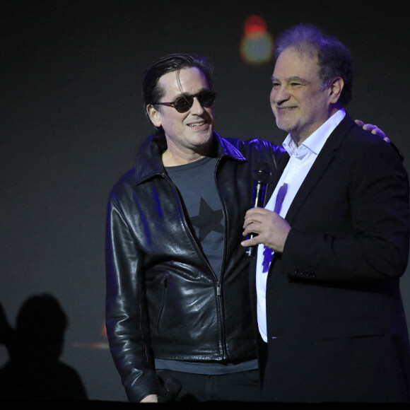 Thomas Dutronc, Raphaël Mezrahi - 9ème édition de "La nuit de la déprime" aux Folies Bergère à Paris le 30 janvier 2023. © Alain Guizard/Bestimage 